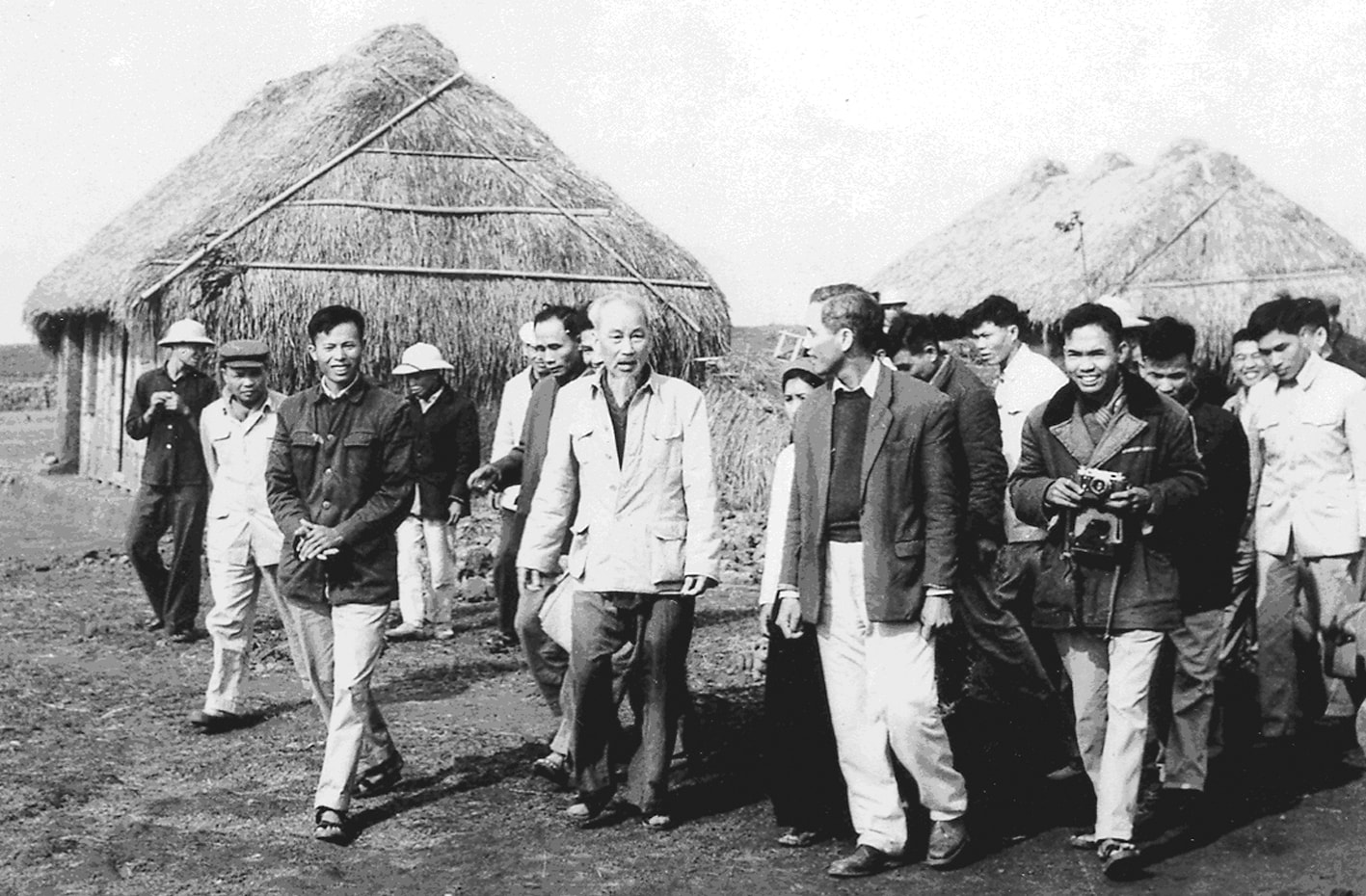 Dân vận và tư tưởng dân chủ của Hồ Chí Minh trong sự so sánh với khái niệm dân chủ phương Tây