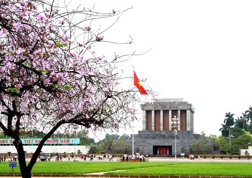 NHỮNG MÙA XUÂN ĐỜI TA CÓ ĐẢNG