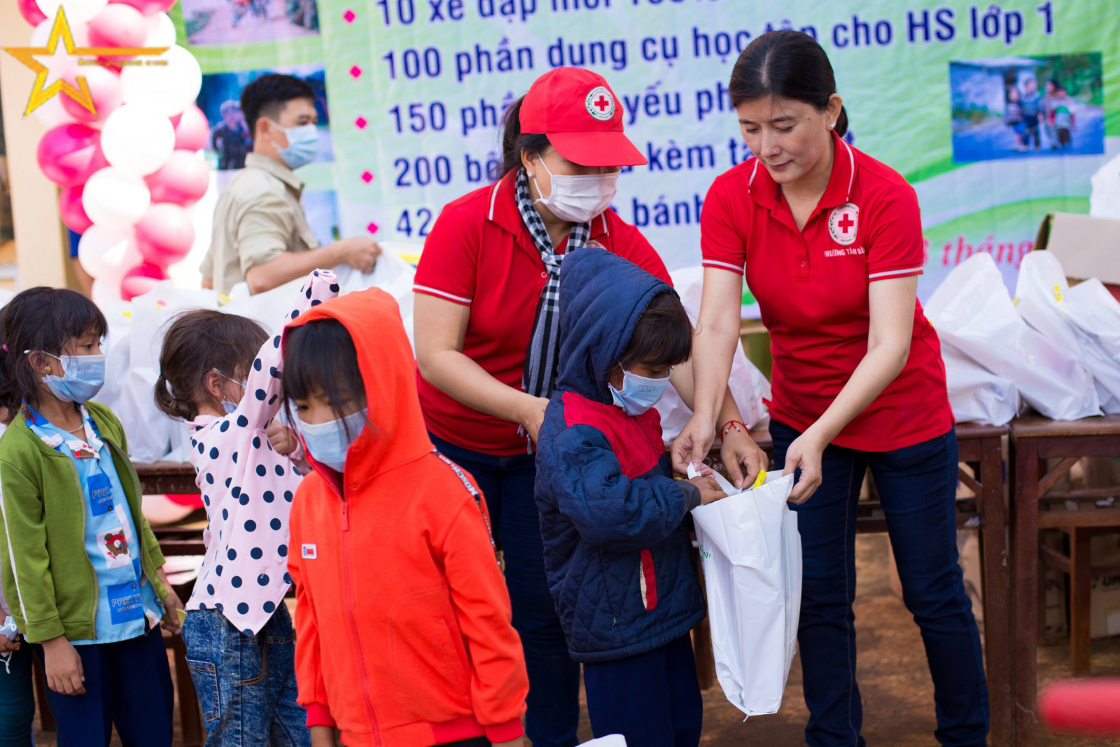 YÊU CẦU NGHỆ SĨ LÀM TỪ THIỆN PHẢI CÔNG KHAI, MINH BẠCH, KHÔNG TƯ LỢI CÁ NHÂN