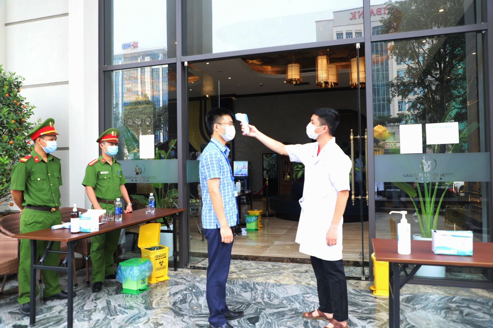 NGĂN CHẶN NGƯỜI NHẬP CẢNH TRÁI PHÉP ĐỂ PHÒNG DỊCH