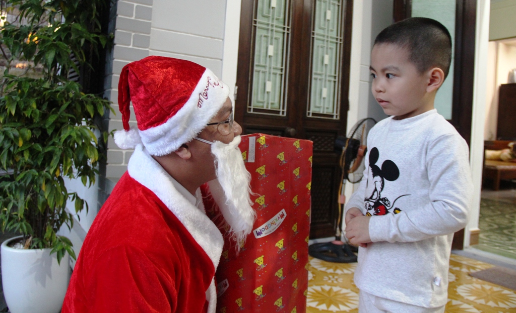Dịch vụ ông già Noel đem tiếng cười đến cho trẻ nhỏ 