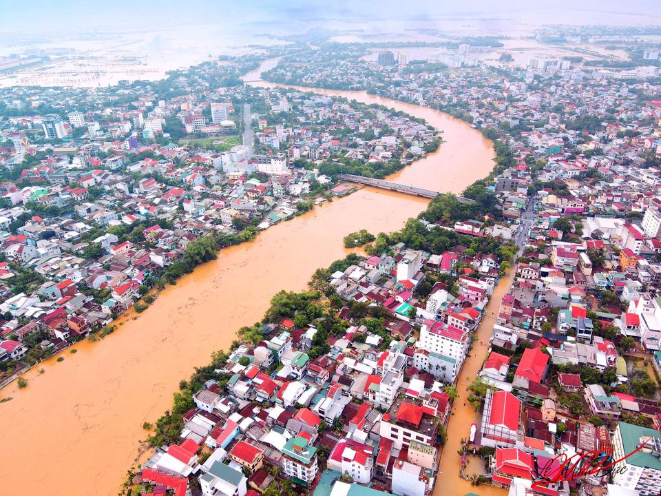 TRƯỜNG ĐẠI HỒNG THỦY MIỀN TRUNG NĂM 2020 VÀ VẤN ĐỀ CỨU TRỢ