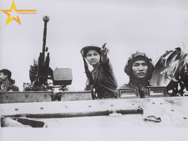 HÌNH ẢNH NGƯỜI PHỤ NỮ TRONG KHOẢNH KHẮC LỊCH SỬ 30/4/1975