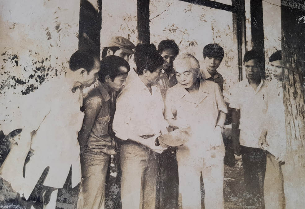 NHỮNG KHOẢNH KHẮC CỦA ĐẠI TƯỚNG VÕ NGUYÊN GIÁP VỚI NGƯỜI DÂN BÌNH ĐIỀN