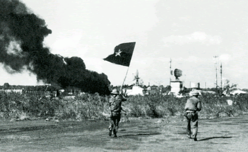 HUẾ ĐỎ CỜ BAY