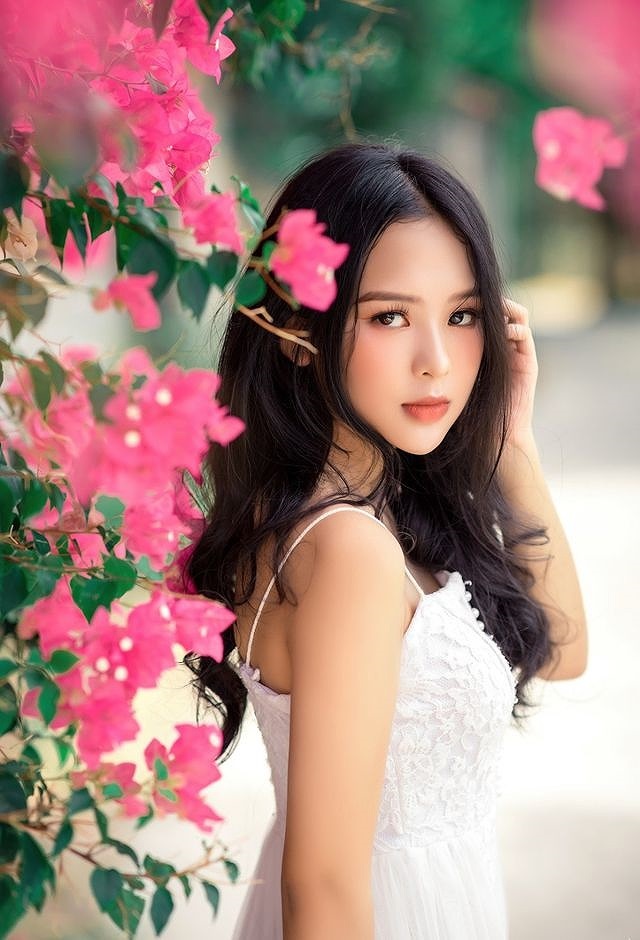 Thiếu nữ Huế gây thương nhớ từ ánh nhìn đầu tiên