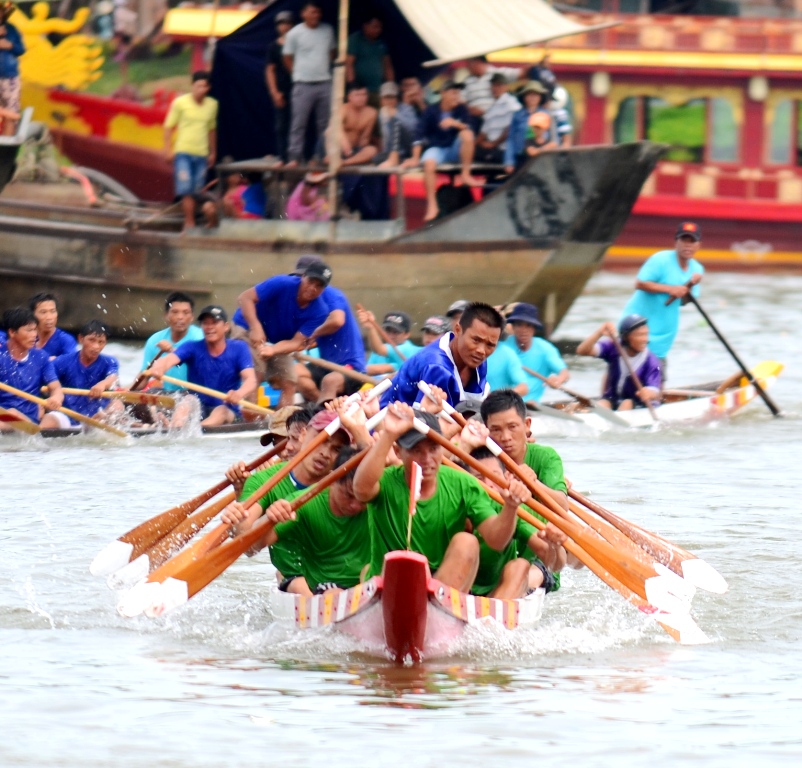 Đua ghe mừng Quốc khánh 
