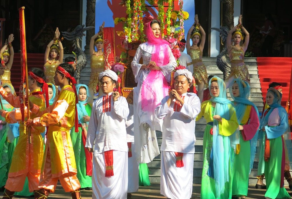 Khai hội Đền Huyền Trân 