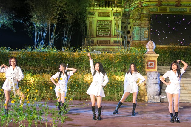 Sôi động chương trình nghệ thuật K-Pop