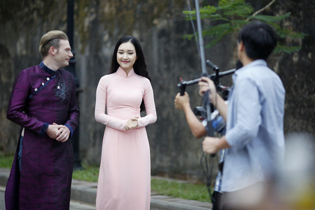 Ngẩn ngơ nhan sắc “Nàng thơ xứ Huế” Ngọc Trân khi tái xuất làm MC