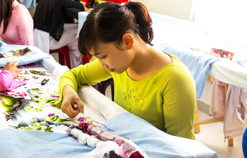 Nghề thêu tranh xứ Huế: Cách tân mà vẫn hoài cổ