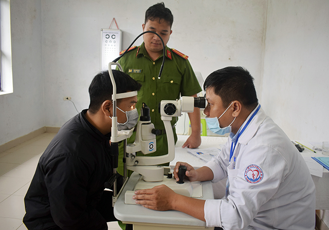 XỬ PHẠT HÀNH CHÍNH GẦN 70 TRƯỜNG HỢP KHÔNG CHẤP HÀNH LỆNH GỌI KHÁM SỨC KHỎE NGHĨA VỤ QUÂN SỰ