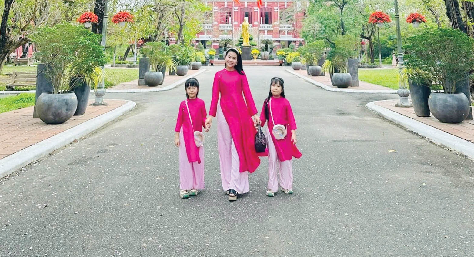 Phụ nữ góp phần xây dựng “Huế - Kinh đô Áo dài”