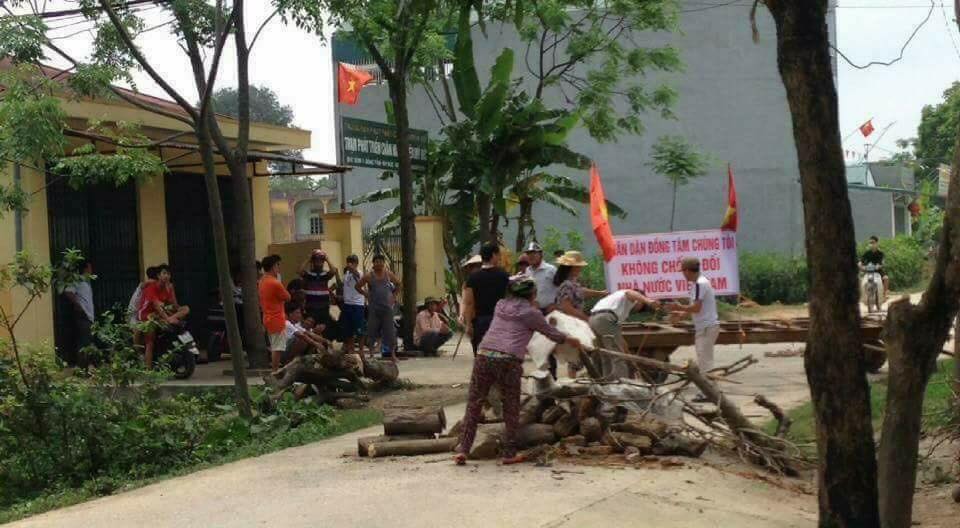 Thông tin mới nhất tại Đồng Tâm: Người dân đang bắt giữ 36 người trái pháp luật
