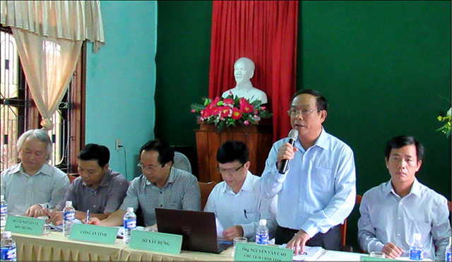 CHỦ TỊCH UBND TỈNH ĐỐI THOẠI VỚI NGƯỜI DÂN VỀ XỬ LÝ BÃI RÁC LỘC THỦY: