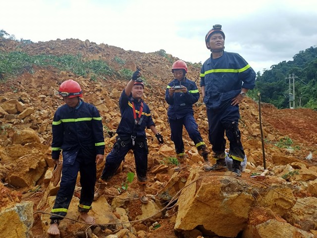 TIẾP TỤC TÌM KIẾM 15 CÔNG NHÂN Ở THỦY ĐIỆN RÀO TRĂNG 3