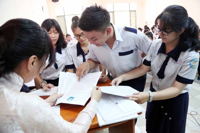 VỤ LỘ ĐỀ THI Ở HUẾ: CÁN BỘ LẤY ĐỀ THI GỬI CHO CHÁU