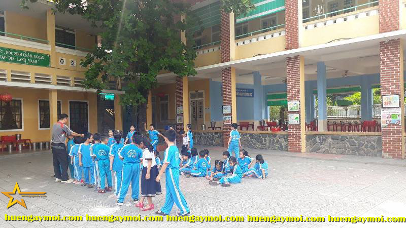 GIẢI BÀI TOÁN THIẾU GIÁO VIÊN TIỂU HỌC