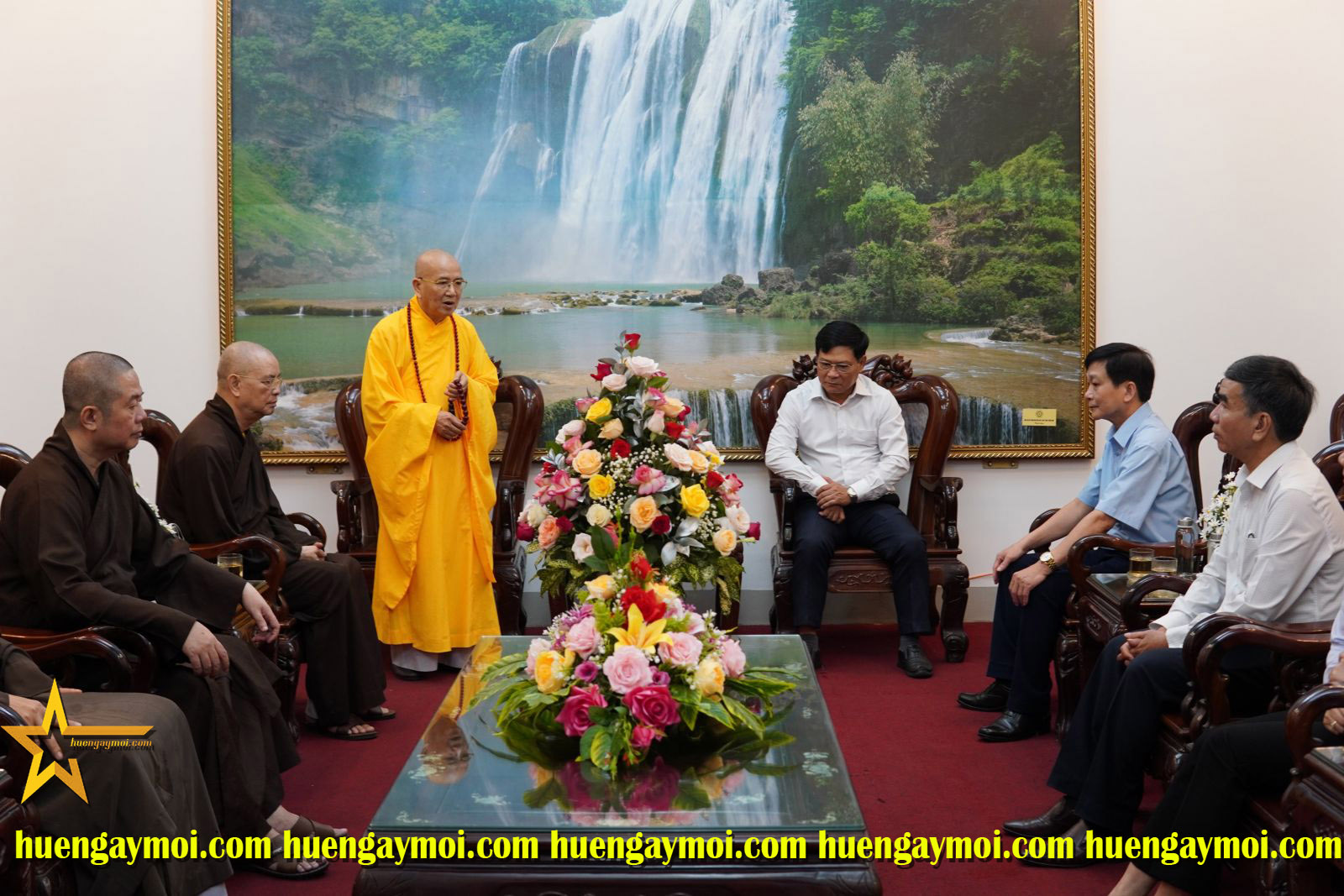 LÃNH ĐẠO ỦY BAN MTTQ VIỆT NAM TỈNH ĐÓN TIẾP VÀ THĂM CHỨC SẮC TÔN GIÁO